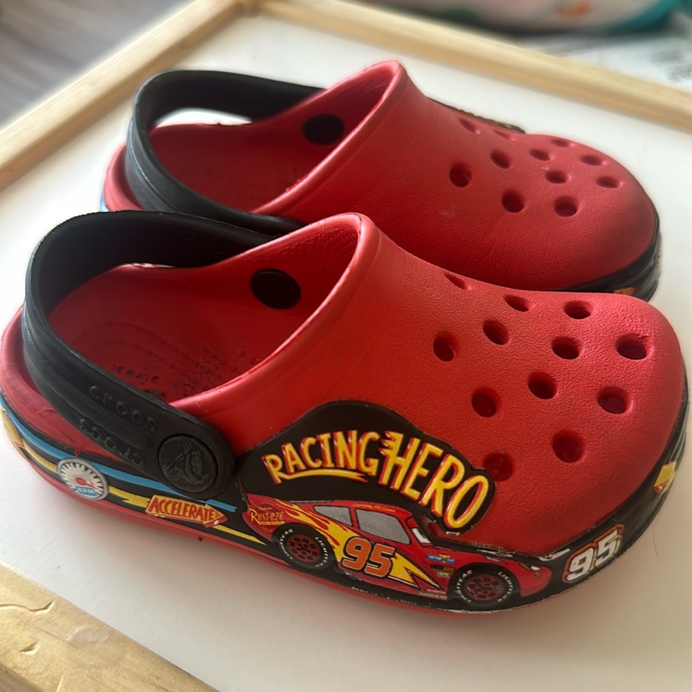 Cars Lightening McQueen Light Up Crocs Toddler size 6C